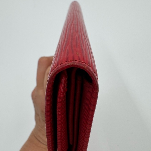 Authentic Louis Vuitton Red Epi Leather Porte Tresor
International Wallet - Picture 15 of 17